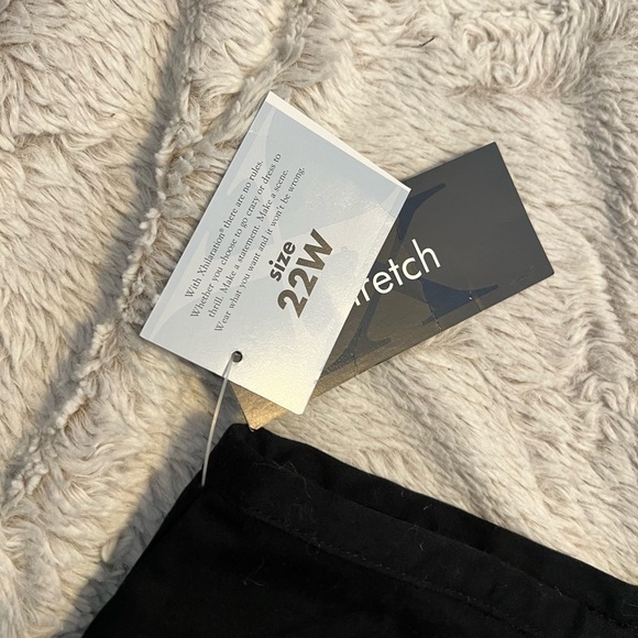 NWT Xhileration Plus Size Women's Black Shorts 22W - Picture 5 of 6